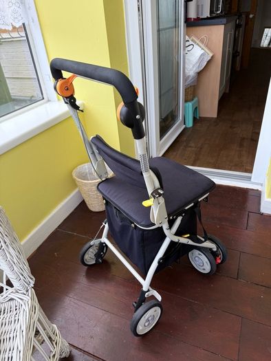 Folding Rollator, Walker with Seat and Basket,  Mobiclinic Coliseo
