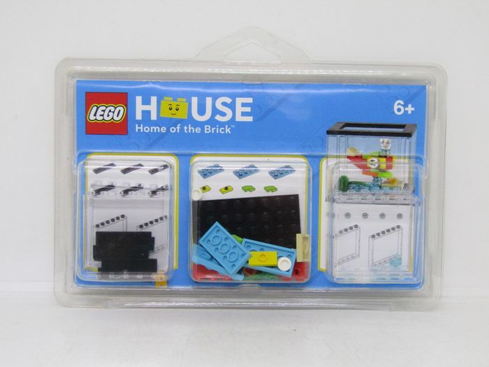 LEGO House Home of The Brick Memory of The Day Billund House Fish Tank Set 3850060 From Lego House Grand Opening Exclusive Limited Edition Rare Hard To Find  Brand New  This set is only available at the grand opening on the day  Lego Store in the just ope