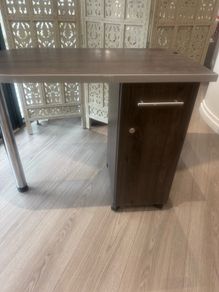 Manicure Table