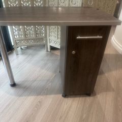 Manicure Table