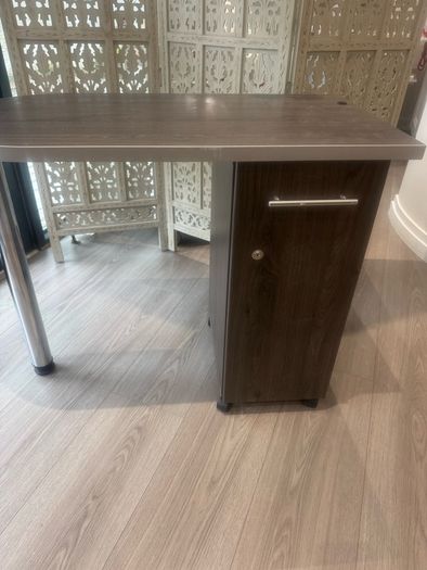 Manicure Table