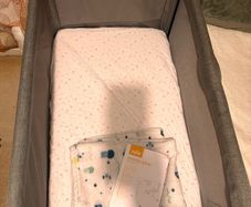 Joie roomie glide bedside crib with mattress, sheets and blankets