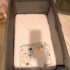 Joie roomie glide bedside crib with mattress, sheets and blankets