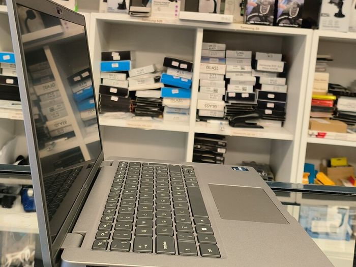 Dell Latitude 5440 14" Intel Core i5-1345U (13th Gen) 16GB 500GB SSD Windows 11 Pro Grey