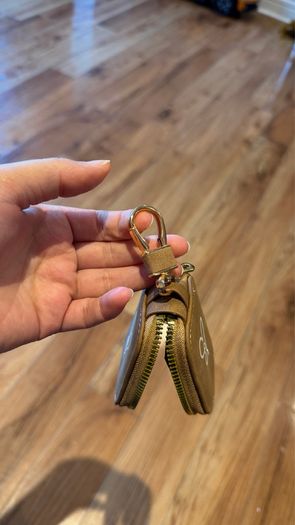 Aipod case & keychain