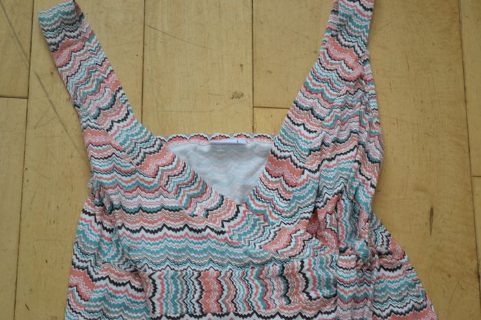Maternity Tops and Vests Size m or UK 12 EUR 7 EACH