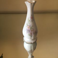 Royal Tara vase (9inch)