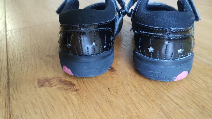Clarks girls patent sandals size 8.5F