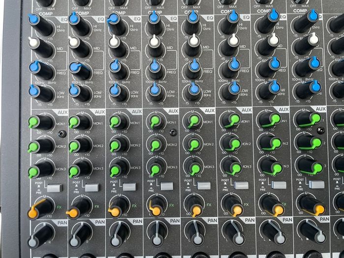 Mackie Pro FX 16 V3 Mixer PA (with flight case)