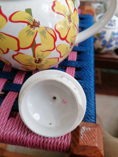 Vintage Arthur wood tea pot