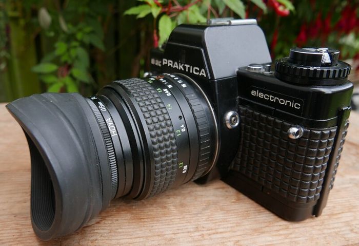 RARE Praktica B200 35mm Film SLR Camera HOIA 49mm Lens ( works well)