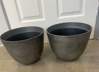 X2 Plastic Planter Pots