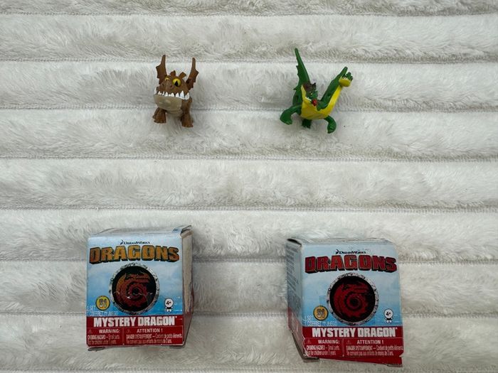 Mystery Dragon Series 1 mini Spin Master Dreamworks Dragons Barf and Belch and Meatlug  approx. 5 cm. damaged boxes Please see photos