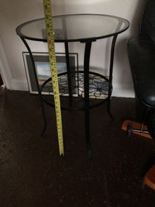 Side/End Table in black with glass top.