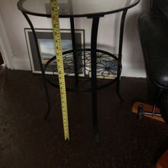 Side/End Table in black with glass top.
