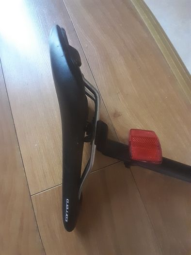 bike saddle and seat post
