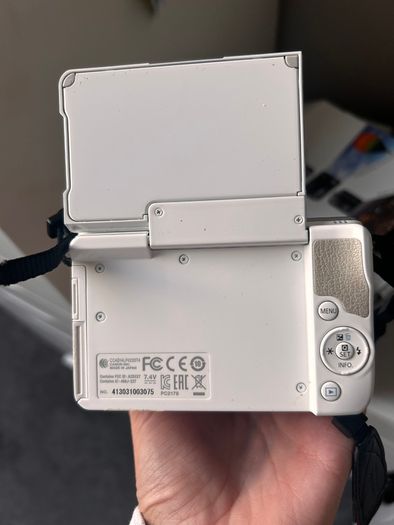 Canon EOS m10