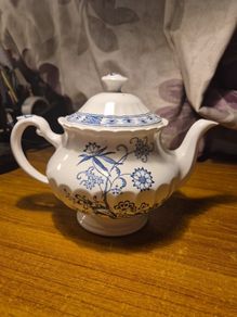 Rare Find:  Vintage J & G Meakin, Florentine, Classic White, Blue Nordic, Covered, teapot, Ornate, Blue, Flowers, England, vintage.