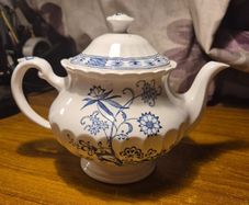 Rare Find:  Vintage J & G Meakin, Florentine, Classic White, Blue Nordic, Covered, teapot, Ornate, Blue, Flowers, England, vintage.