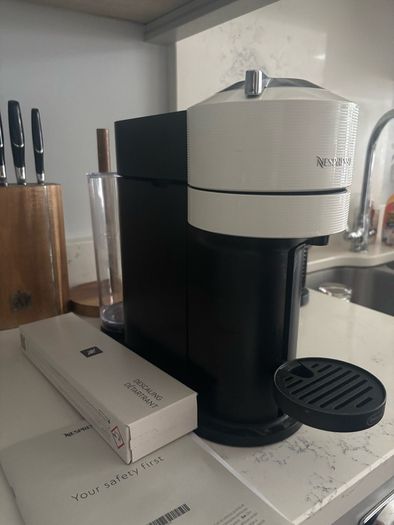 Nespresso Vertuo Next & Milk Frother