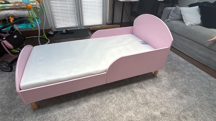Toddler bed