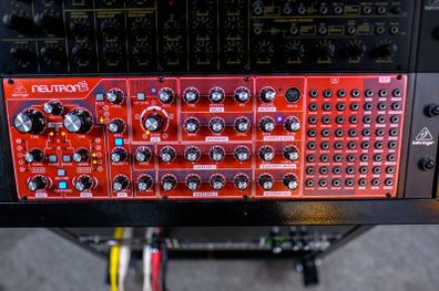 Behringer Neutron Synth