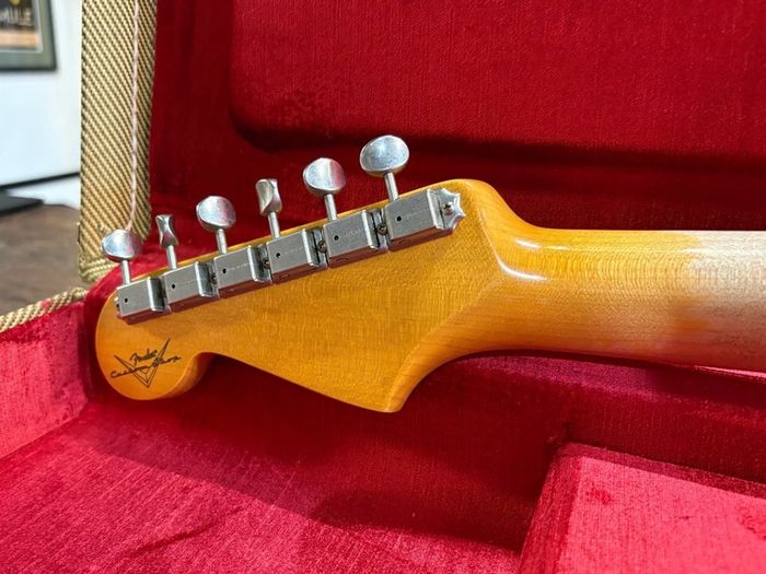 Fender Postmodern Journeyman Stratocaster 2023