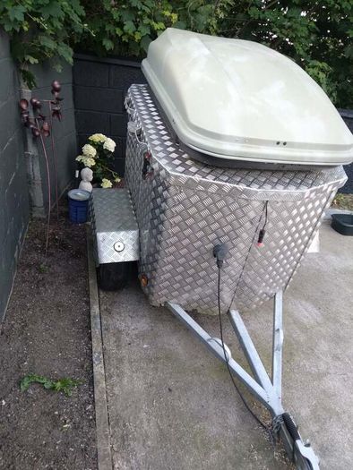 Camping trailer