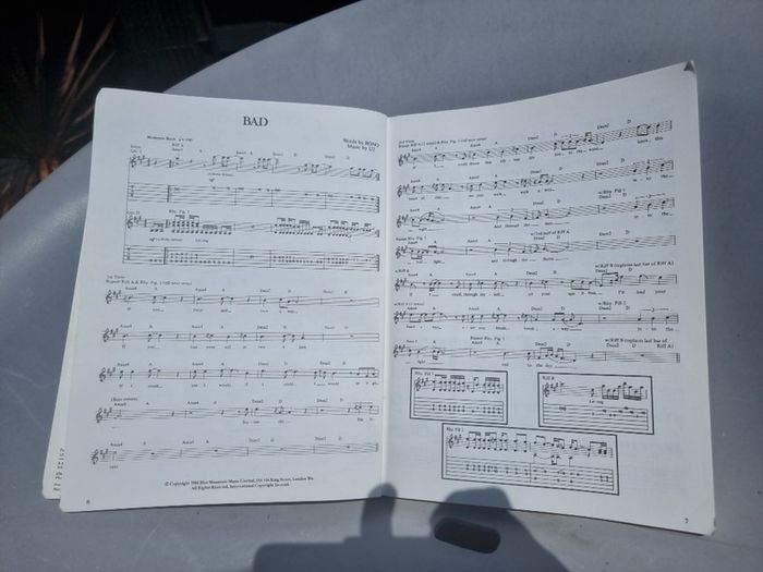 The Best Of U2 (Guitar Tab, Bass Guitar Tab, with chord symbols / Artist Songbook)  by U2 (Artist)