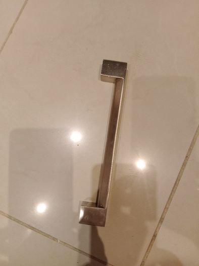 Kitchen cabinet and drawer handles