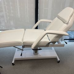 Salon bed
