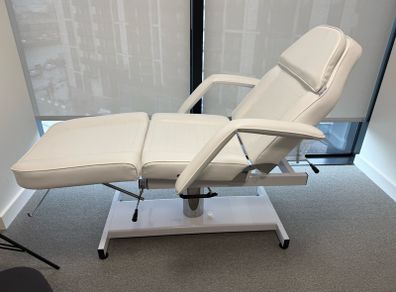 Salon bed