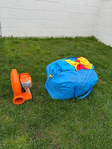 kids bouncy castle