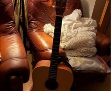 Acoustic Guitar - Full Size