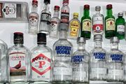 Hennessy Cognac Gin vodka whiskey empty mini Bottle Hennessy Cognac absolut vodka belveder gin Bombay whiskey Jack Daniels belveder paddy powers Jameson bacardi jagermeister Empty Bottles