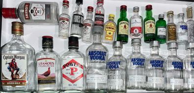 Hennessy Cognac Gin vodka whiskey empty mini Bottle Hennessy Cognac absolut vodka belveder gin Bombay whiskey Jack Daniels belveder paddy powers Jameson bacardi jagermeister Empty Bottles