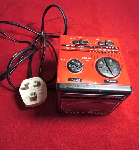 1980s Academy Am/fm  Cube Clock Radio