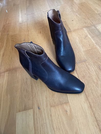 Brand new boots Vionic