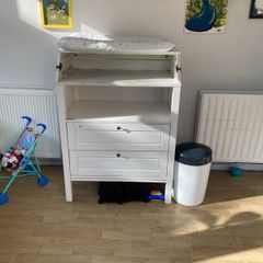 Changing Table, changing mat and Nappy Bin