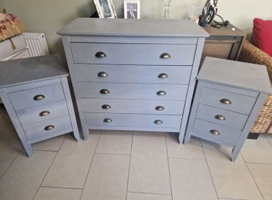 Bedside lockers and chest of drawers