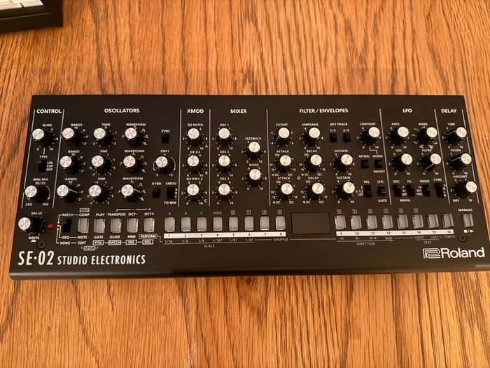 Roland SE-02 Near Mint Barely Used
