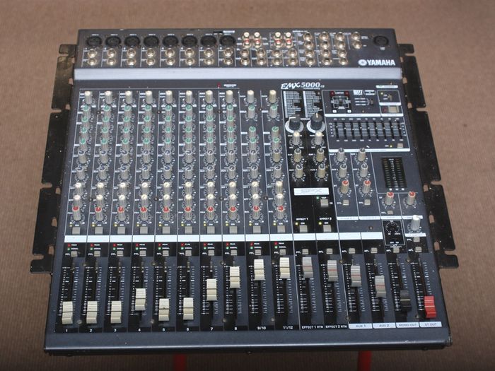 Yamaha EMX5000 12-channel Powered Mixer
