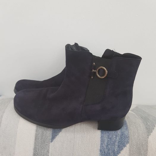 Gabor navy boots