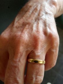 9ct gold wedding band