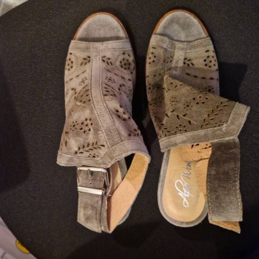 Alpe pale olive suede ankle strap sandals bmwt size 39/6