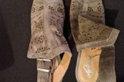 Alpe pale olive suede ankle strap sandals bmwt size 39/6