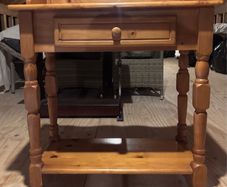 Entrance table