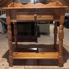 Entrance table