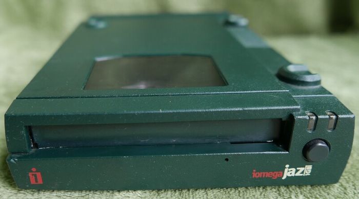 IOMEGA JAZ External Drive - V1000S - Untested