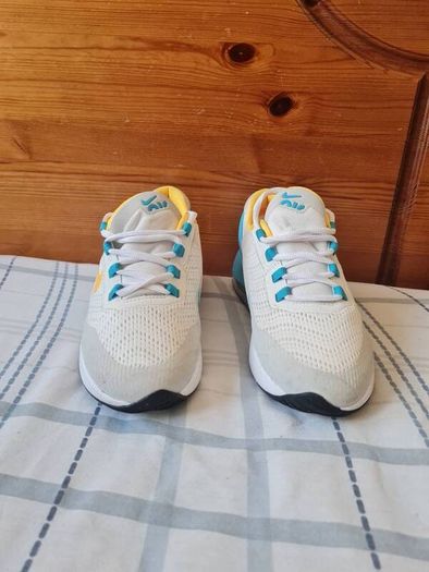 2022 nike air max go gs Size 5 eu 38 white/yellow in excellent condition